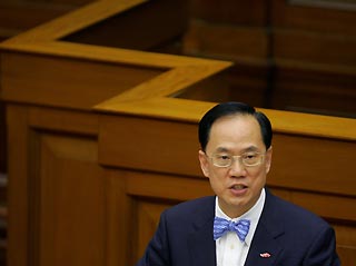 Hong Kong Chief Executive Donald Tsang delivers his policy speech at Hong Kong's Legislative Council October 11, 2006.