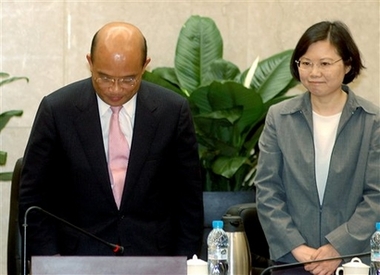 aiwan's Premier Su Tseng-chang, left, announced his resignation as head of the Cabinet, as Taiwanese Vice Premier Tsai Ing-wen, right, looks on, at a news conference, Saturday, May 12, 2007, in Taipei, Taiwan.