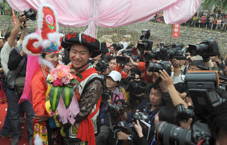 Quake survivors pursuing happiness in new marriage