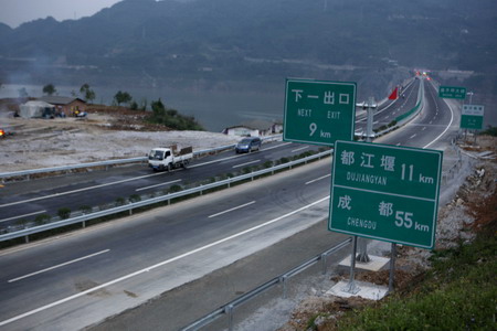 New expressway to quake epicenter opens