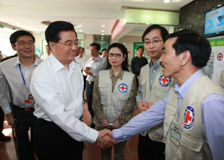 President Hu inspects reconstruction efforts