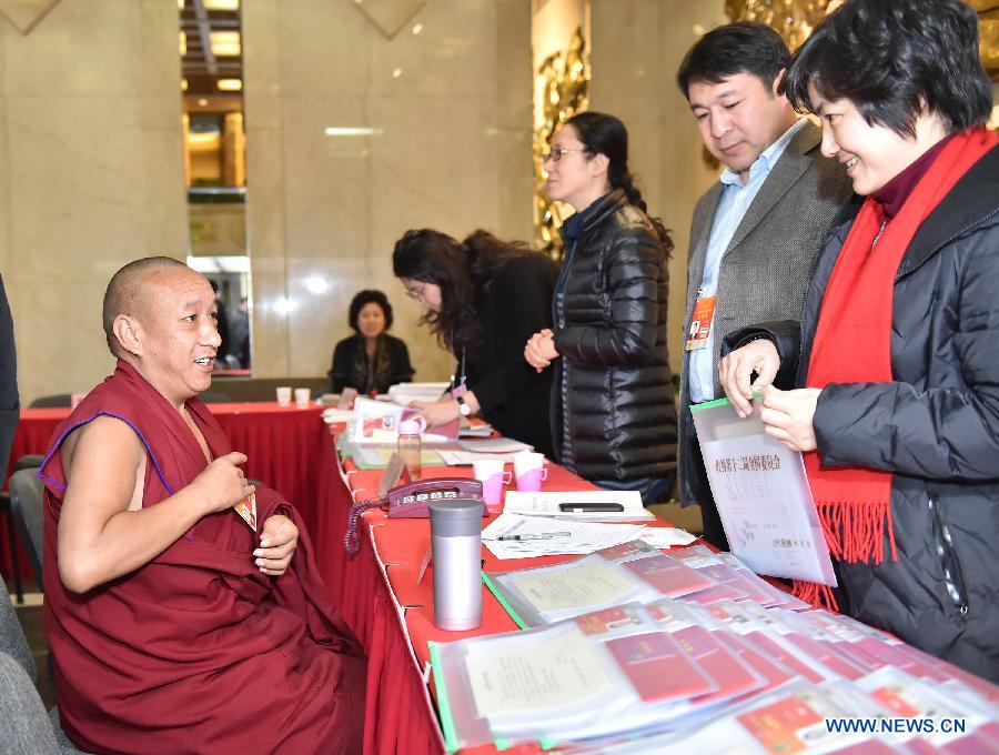 Members of 12th National Committee of CPPCC arrive in Beijing