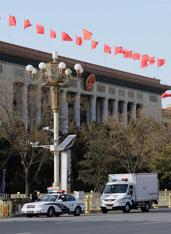 Beijing steps up security for two sessions