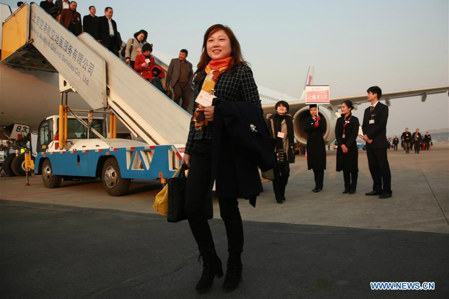 Deputies to 12th NPC arrive in Beijing
