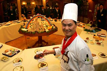 Eastern Airline prepare food for charter passengers