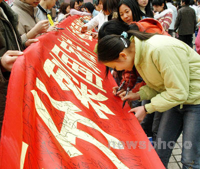 University students support Anti-Secession Law