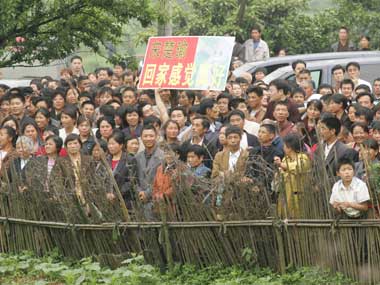 Soong pays homage to his ancestral tombs