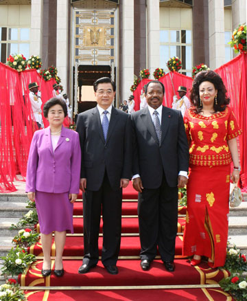 President Hu visits Cameroon