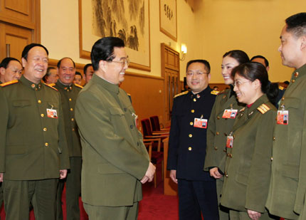 Hu Jintao meets deputies from the military