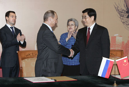 President Hu and Putin at Chinese national exhibition