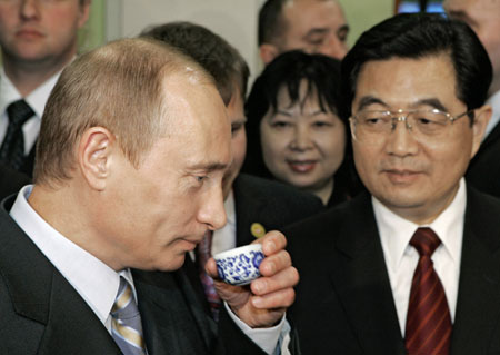 President Hu and Putin at Chinese national exhibition