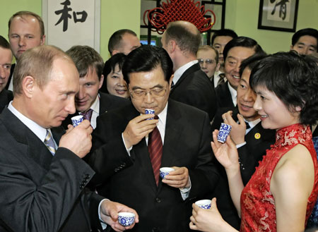 President Hu and Putin at Chinese national exhibition