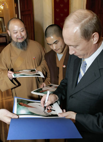 President Hu and Putin at Chinese national exhibition