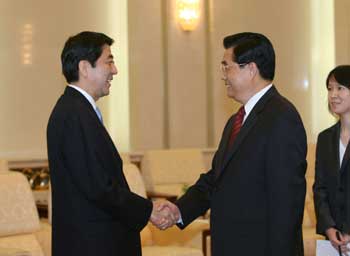Top leaders meet with Abe in Beijing