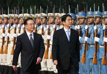 Top leaders meet with Abe in Beijing