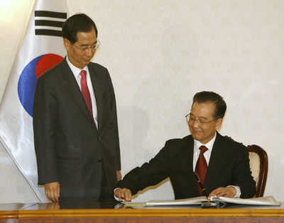 Wen meets with S.Korea counterpart