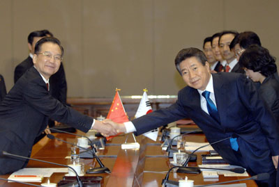 Wen meets with ROK president