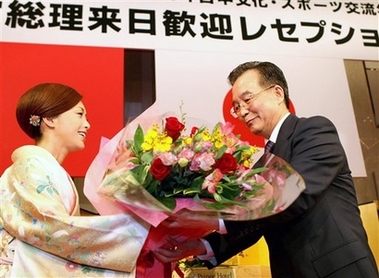 Premier attends welcome ceremony in Japan