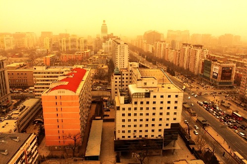 Severe sandstorm blasts Beijing