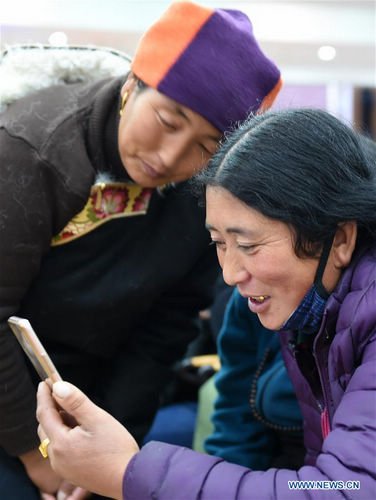 Tibetans take train home after pilgrimage or travelling