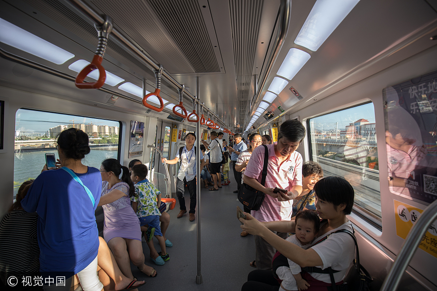 Sea-view subway complets test operation in Xiamen