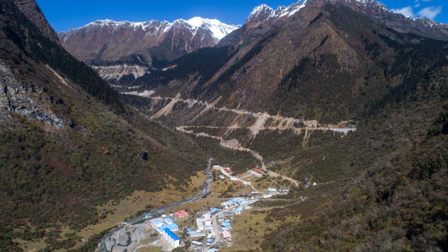 Xi praises Tibet sisters for strengthening border