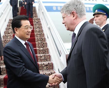 Hu arrives in Russia for SCO summit, BRIC meeting