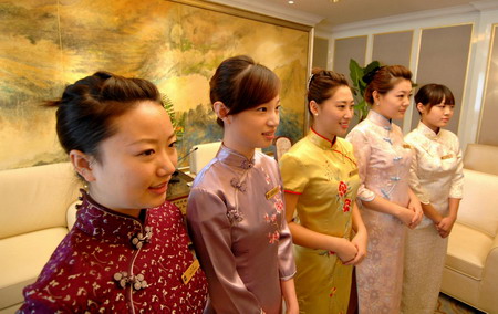 Cheongsam beauties welcome upcoming Summer Davos