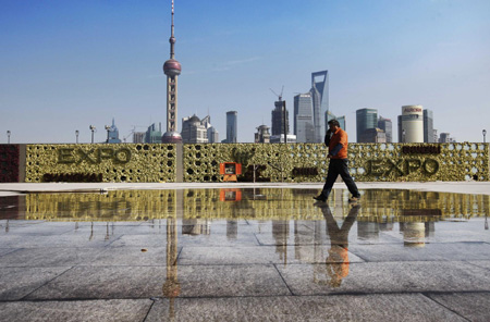 Reconstruction of Bund in Shanghai under way