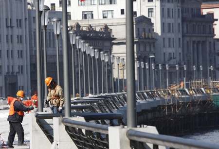 Reconstruction of Bund in Shanghai under way