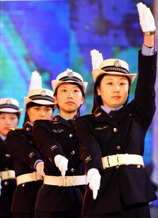 Women in Shanghai take oath to serve World Expo