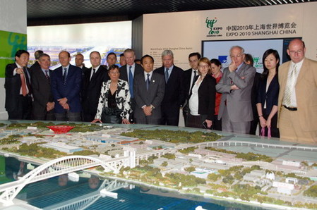 French VIP checks out Expo site