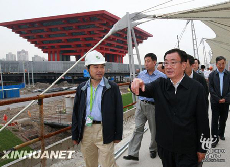 Senior official visits Expo site