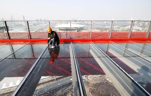 Indoor decoration in China Pavilion of World Expo starts