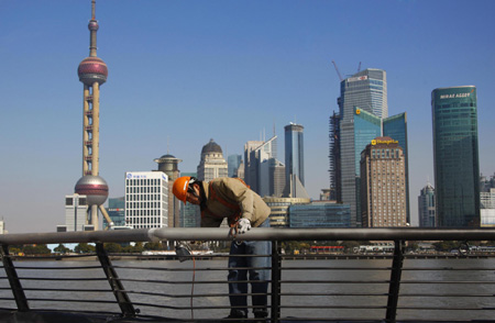 Reconstruction of Bund in Shanghai under way