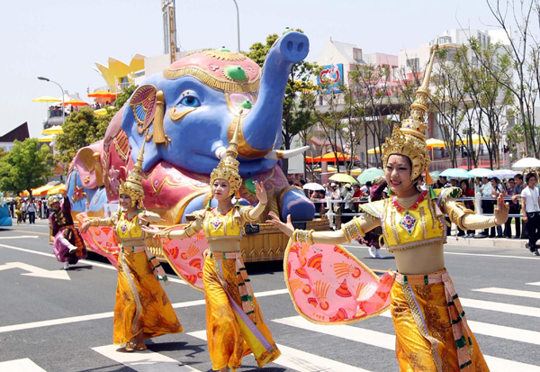 Grand parade at World Expo Park