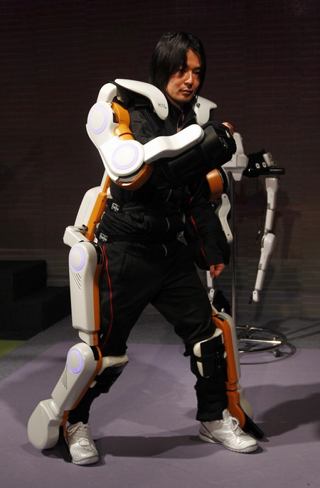 Robot show attracts visitors to Japan Pavilion