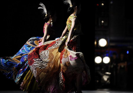 Ahn-nyung-ha-sae-yo at Shanghai Expo