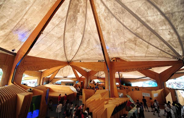 Wooden Norway Pavilion shining at Expo