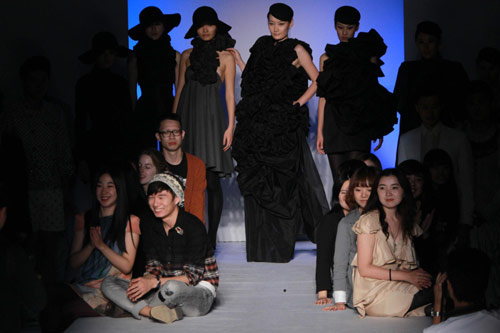 Green fashion show staged at Expo's Zero-carbon Pavilion