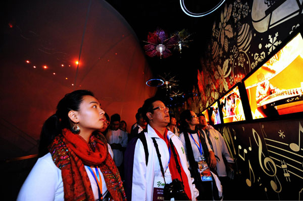 Macao showcases its culture on pavilion ramp