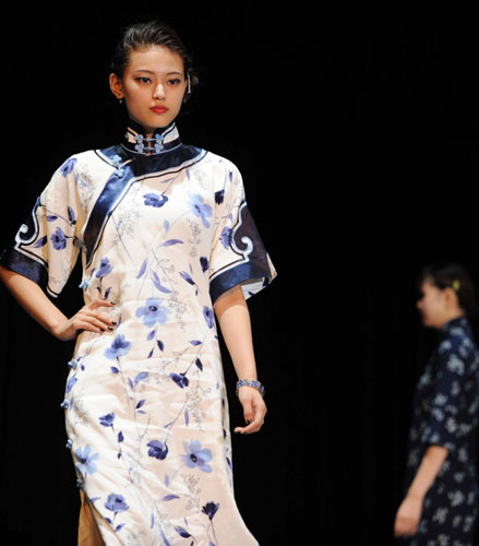 China's cheongsam shines on Expo