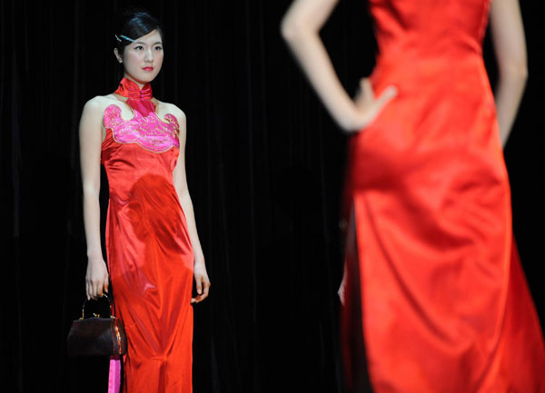 China's cheongsam shines on Expo