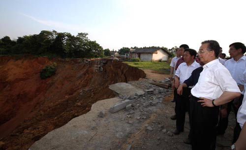 Premier Wen urges disaster prevention during floods