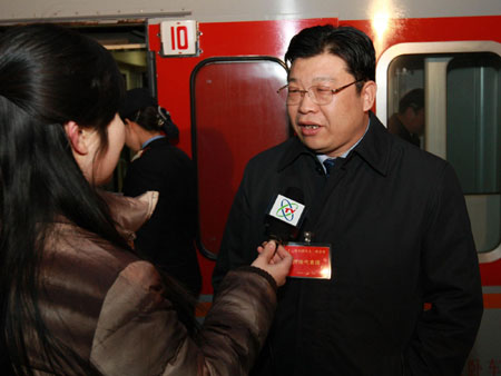 CPPCC members arrive in Beijing for Tuesday session