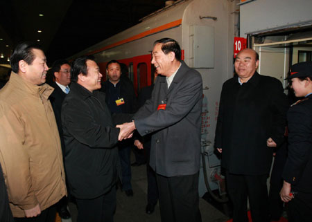 CPPCC members arrive in Beijing for Tuesday session