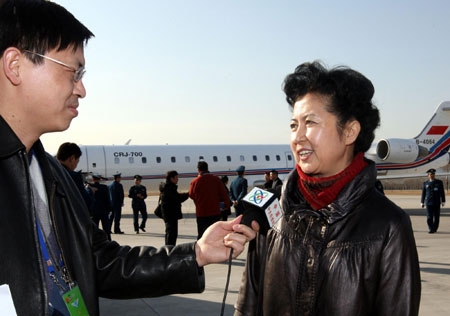 CPPCC members arrive in Beijing for Tuesday session