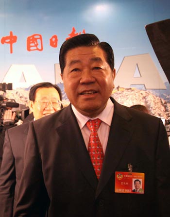 CPPCC chairman visits China Daily studio