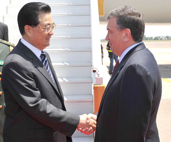 Hu arrives in Tashkent for visit, SCO summit