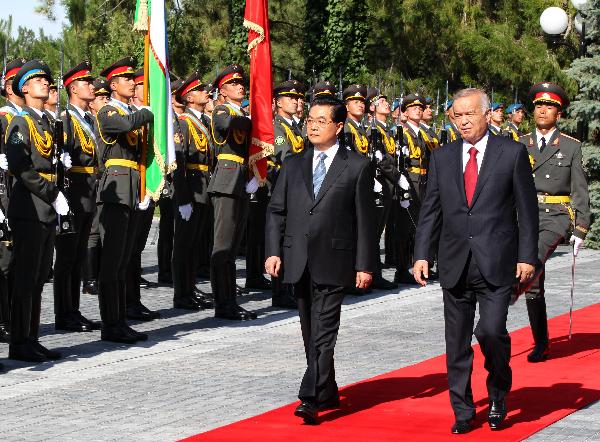 Hu arrives in Tashkent for visit, SCO summit